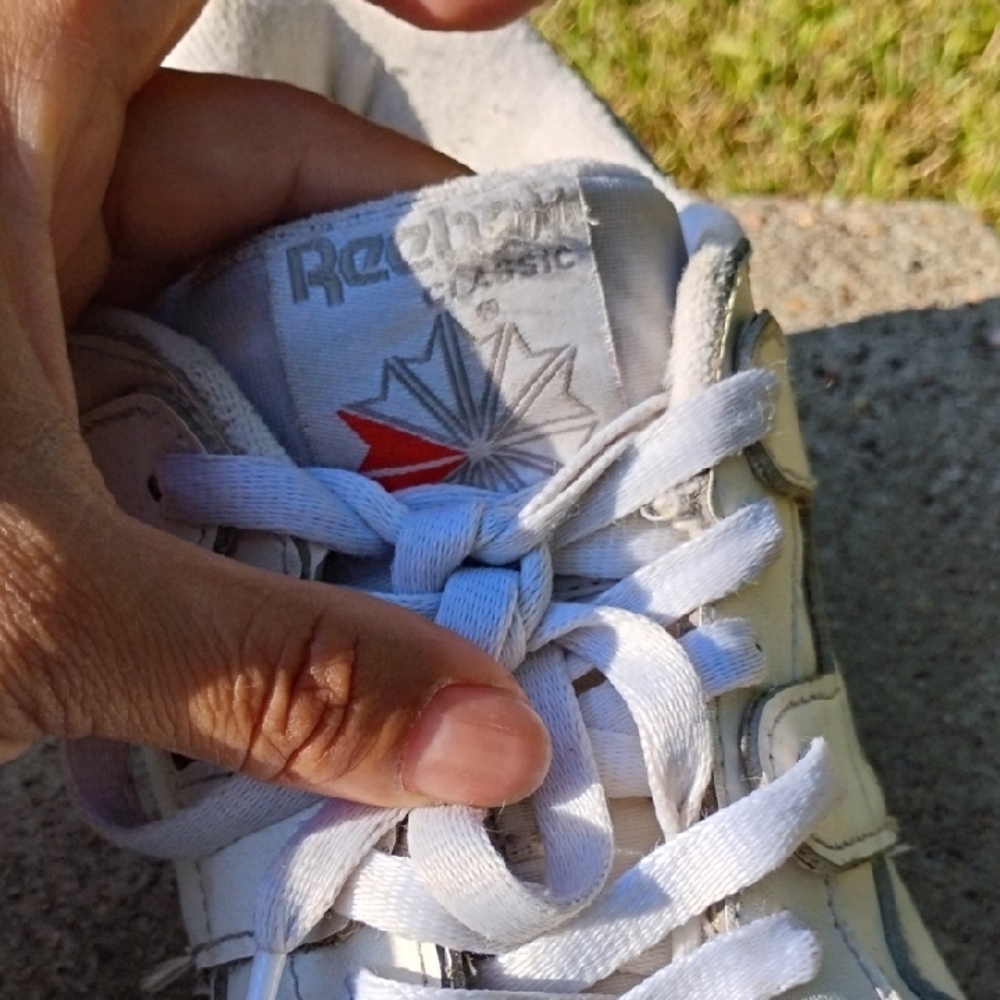 Reebok White Sneakers with Red Detail - Picture 3 of 9